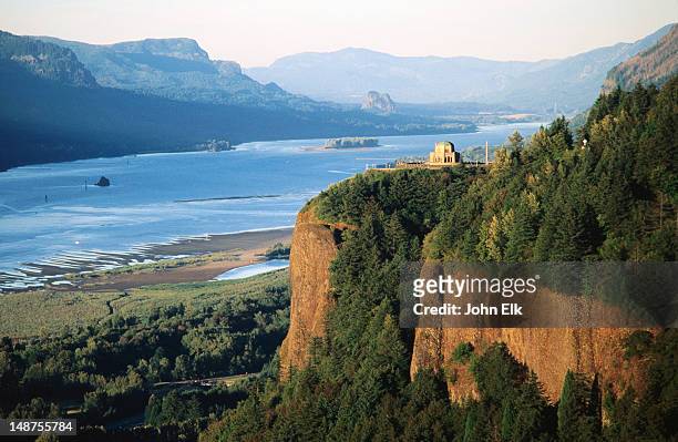 vista house, crown point sp, and columbia river. - columbia gorge ストックフォトと画像