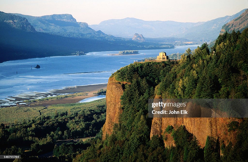 Vista House, Crown Point SP, and Columbia River.