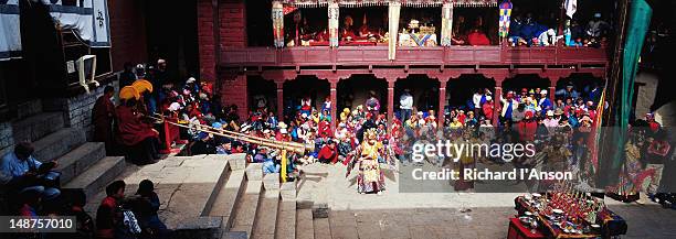 masked lama dance, mani rimdu festival, tengboche monastery. - mani rimdu festival bildbanksfoton och bilder