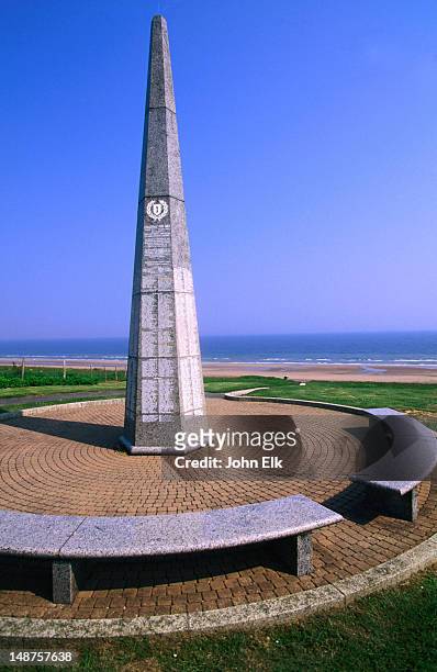 a plinth at omaha beach, inscribed with peoples names; a memorial to those who lost their lives during the d-day landings on the beaches of normandy during world war ii - omaha beach fotografías e imágenes de stock