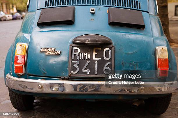 detail of roma license plate on old fiat 500l car. - targa di immatricolazione foto e immagini stock