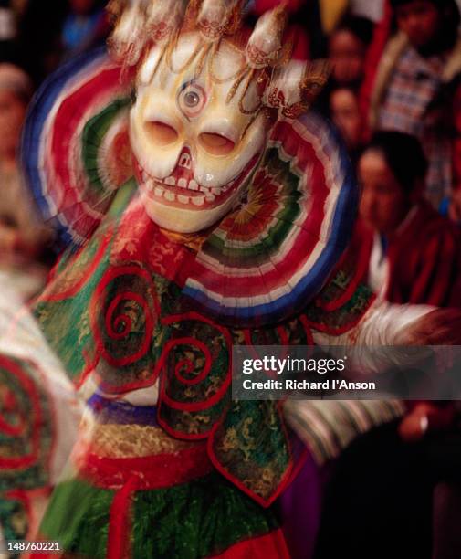 a monk in an elaborate mask and costume performing ritualistic dance at the mani rimdu festival at chiwang gompa (monastery). - mani rimdu festival stock-fotos und bilder