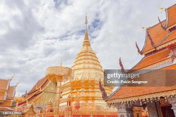 wat phra that doi suthep is tourist attraction of chiang mai, chiag mai province, thailand - cidade de chiang mai imagens e fotografias de stock