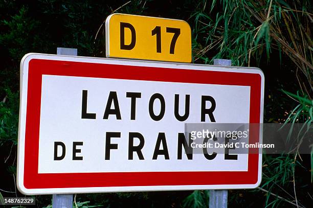 sign at entrance to village of latour de france. - france et panneaux de signalisation photos et images de collection