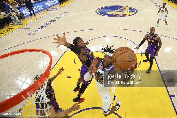 Kevon Looney of the Golden State Warriors drives to the basket during the second quarter ahead of Jarred Vanderbilt of the Los Angeles Lakers in game...