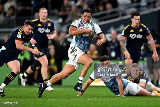 Anton Lienert-Brown of the Chiefs charges forward during the round 11 Super Rugby Pacific match between Highlanders and Chiefs at Forsyth Barr...