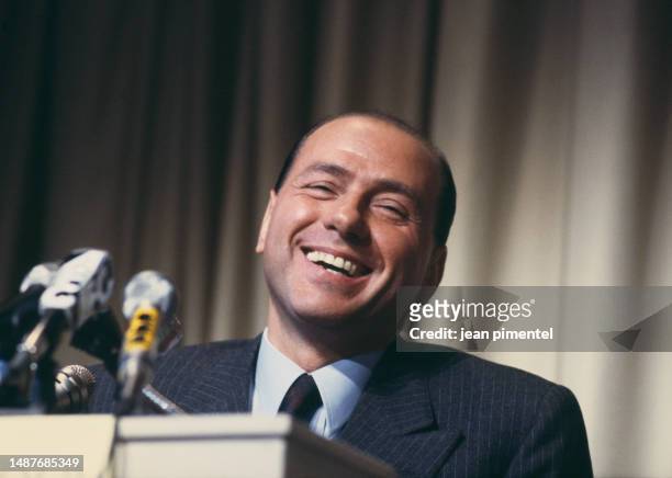 Portrait de Silvio Berlusconi lors de la signature de l'accord avec le gouvernement pour la 5e chaine de télévision française le 22 Novembre 1985 à...