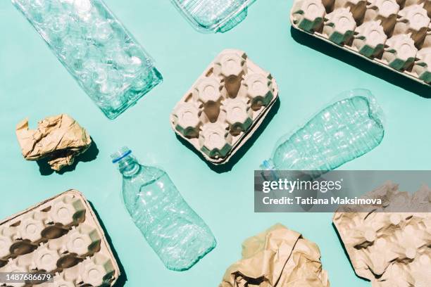 biodegradable trash paper and plastic spread out on background. flat lay. - biologisch abbaubar stock-fotos und bilder