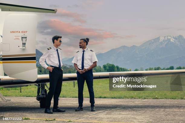 Pilot Speaking Pilot Speaking Photos and Premium High Res Pictures - Getty Images