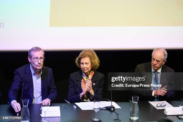 The deputy general of Gipuzkoa, Markel Olano; Queen Sofia and the president of the Spanish Federation of Food Banks , Pedro Miguel Llorca Llinares,...