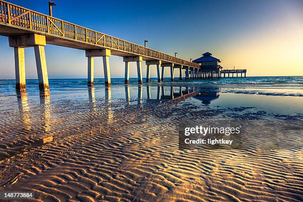 fort myers beach pier - golfküstenstaaten stock-fotos und bilder