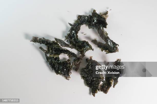 nori flying in mid air in white background - nori photos et images de collection