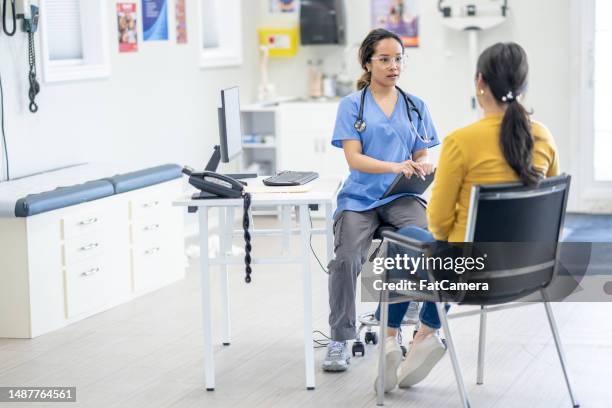 incontro con un paziente - diritti riproduttivi foto e immagini stock