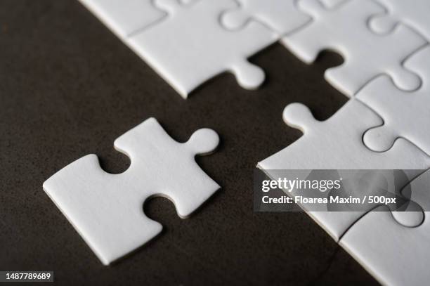 jigsaw puzzle with missing piece missing puzzle pieces,romania - serra tico tico serra elétrica - fotografias e filmes do acervo