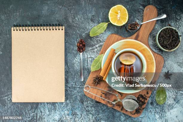 top view cup of tea with fresh black tea on gray background flower color flavor tea photo breakfast coffee - vlad models fotografías e imágenes de stock