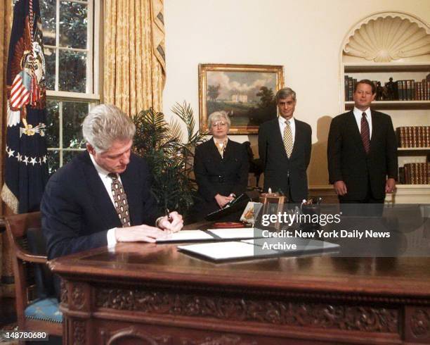 Clinton Sign Bill Clinton Signing Bill Photos and Premium High Res Pictures - Getty ...