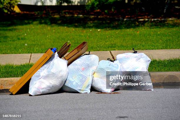 trash on curb - curb stock pictures, royalty-free photos & images