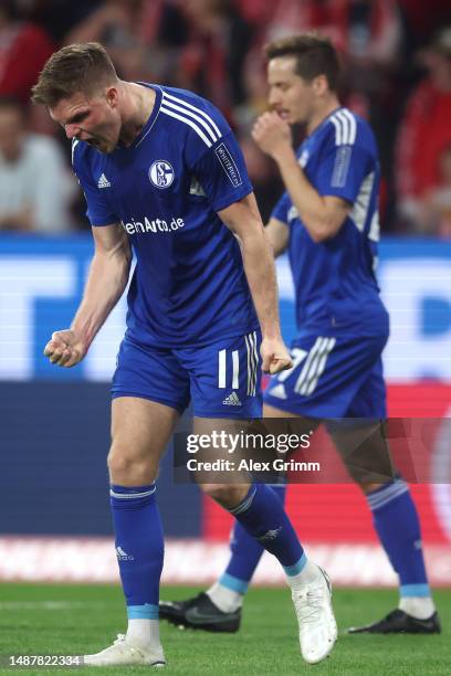 Marius Bulter of Schalke celebrates scoring his teams first goal of the game with teammates during the Bundesliga match between 1. FSV Mainz 05 and...