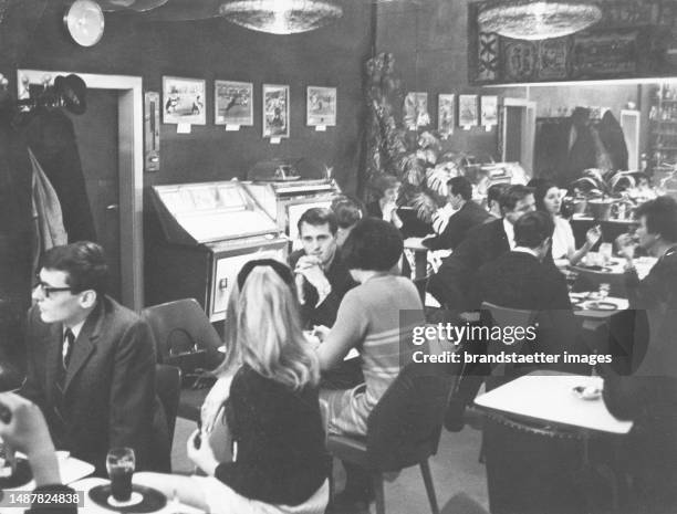 Guests in a Viennese espresso, circa 1965.