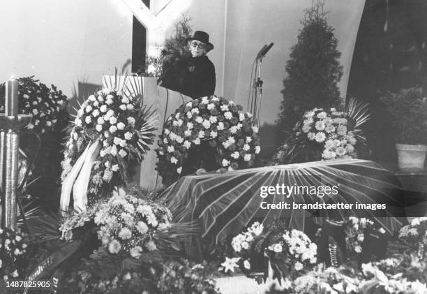 Actress Wilma Degischer at the funeral of Maxi Böhm. Crematorium Vienna-Simmering. Vienna 11. 4 January 1983.