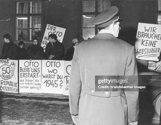 Demonstration of communists in front of the Sofiensäle on the occasion of a speech by Otto Habsburg. Vienna 3. 12 October 1968.