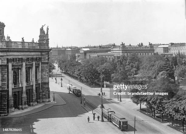 Vienna Ringstrasse with left-hand traffic with Burgtheater and Parliament . Vienna 1, circa 1930. Photograph by Richard Werian.