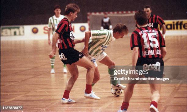 Indoor soccer tournament. Rapid against the S.C. Donaufeld . Andreas Herzog and in the background Peter Schöttel. Vienna. Wiener Stadthalle. December...