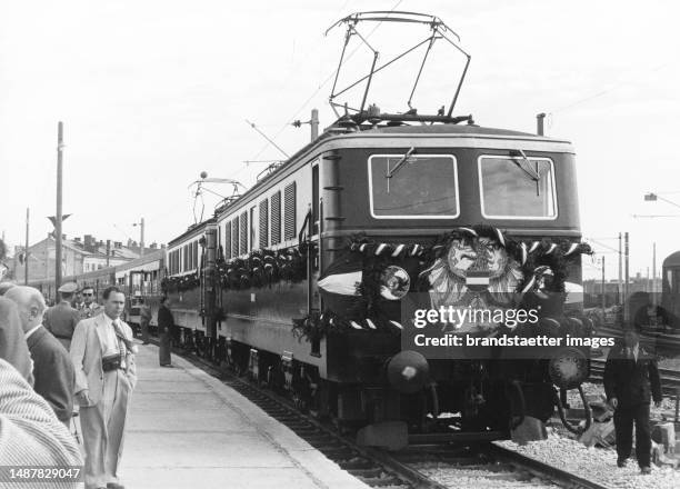 The first electric train leaves the new Vienna South railway station . Vienna 10. 29 September 1956.
