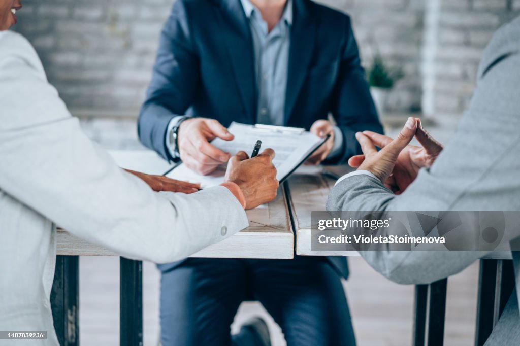 Incontro coppia con consulente finanziario.