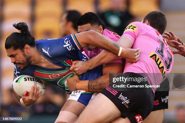 Tohu Harris of the Warriors is tackled during the round 10 NRL match between the New Zealand Warriors and Penrith Panthers at Suncorp Stadium on May...