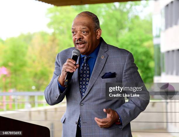 Grayson Kenneth 2,325 Kenneth E Photos & High Res Pictures - Getty Images
