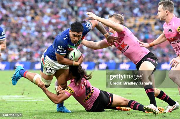 Tom Ale of the Warriors takes on the defence during the round 10 NRL match between the New Zealand Warriors and Penrith Panthers at Suncorp Stadium...