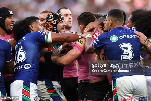 Josh Curran of the Warriors and Nathan Cleary of the Panthers exchange words during the round 10 NRL match between the New Zealand Warriors and...