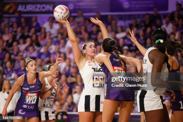 Sophie Garbin of the Magpies shoots the ball during the round eight Super Netball match between Queensland Firebirds and Collingwood Magpies at...