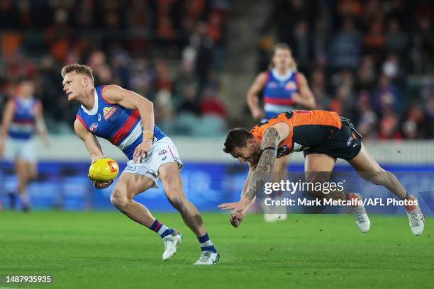 Adam Treloar of the Bulldogs evades the tackle of Daniel Lloyd of the Giants during the round eight AFL match between Greater Western Sydney Giants...