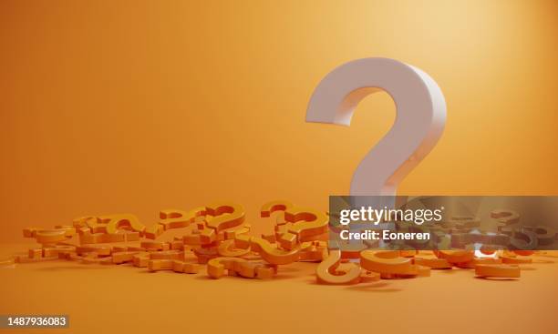 question mark standing out from the crowd - incerteza imagens imagens e fotografias de stock