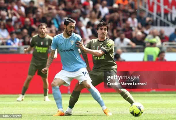 Luis Alberto of SS Lazio is challenged by Sandro Tonali of AC Milan during the Serie A match between AC MIlan and SS Lazio at Stadio Giuseppe Meazza...