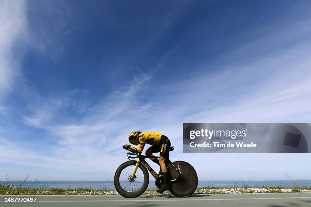 Primoz Roglič of Slovenia and Team Jumbo-Visma sprints during the 106th Giro d'Italia 2023, Stage 1 a 19.6km individual time trial from Fossacesia...