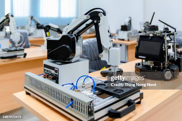 Robot For Computer Lab 5,674 Modern Computer Lab Stock Photos, High-Res Pictures, and Images ...