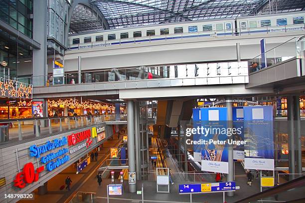 central train station (berlin hauptbahnhof), west berlin. - berlin hauptbahnhof stock-fotos und bilder
