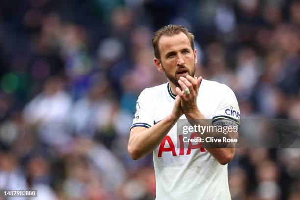 Harry Kane of Tottenham Hotspur applauds the fans after the team's victory in the Premier League match between Tottenham Hotspur and Crystal Palace...