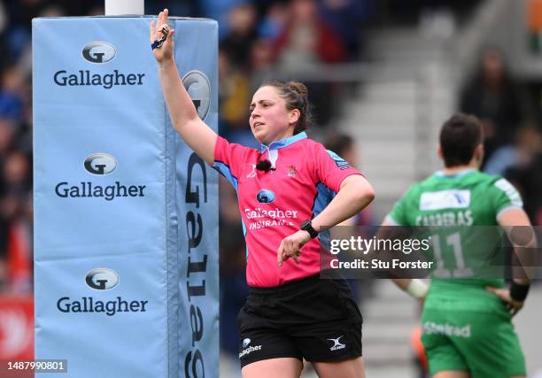 Referee Sara Cox signals a penalty try for Sale during the Gallagher Premiership Rugby match between Sale Sharks and Newcastle Falcons at AJ Bell...