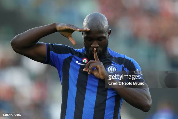 Romelu Lukaku of FC Internazionale celebrates after scoring the team's second goal during the Serie A match between AS Roma and FC Internazionale at...