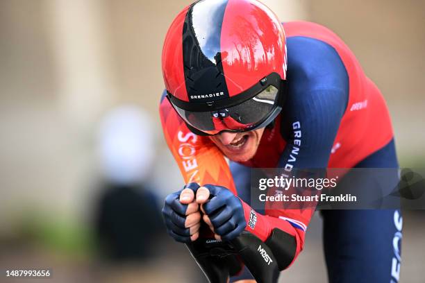 Geraint Thomas of The United Kingdom and Team INEOS Grenadiers sprints during the 106th Giro d'Italia 2023, Stage 1 a 19.6km individual time trial...