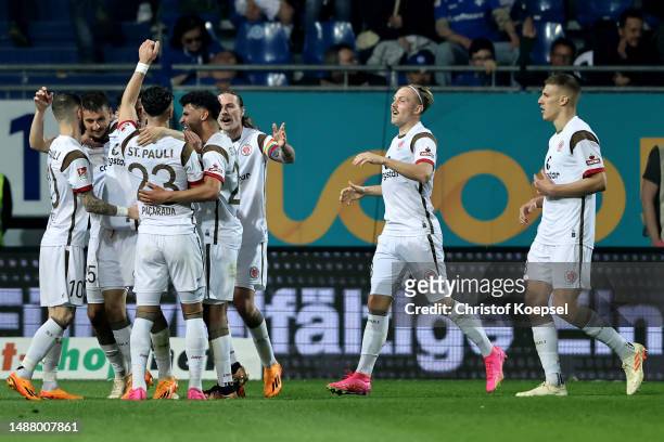 Thje team of FC St. Pauli celebrates their first goal during the Second Bundesliga match between SV Darmstadt 98 and FC St. Pauli at Merck-Stadion am...