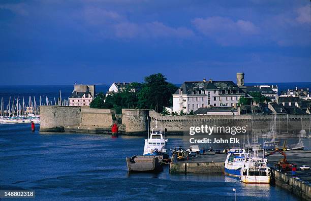 the walled town of ville close from the moros bridge, concarneau - concarneau stock pictures, royalty-free photos & images