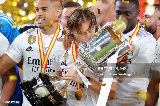 Luka Modric of Real Madrid kisses the Copa del Rey trophy after their side's victory in the Copa del Rey Final match between Real Madrid and CA...