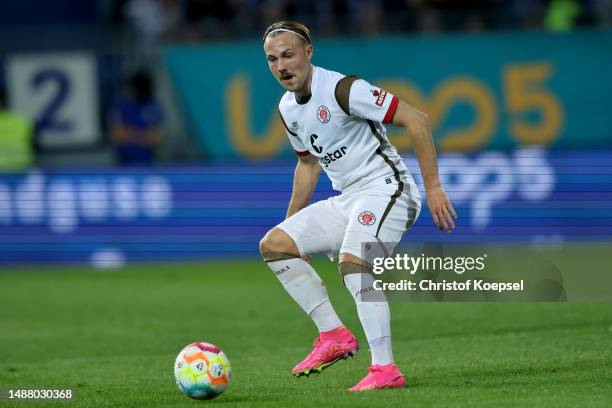 Lukas Daschner of FC St. Pauli runs with the ball during the Second Bundesliga match between SV Darmstadt 98 and FC St. Pauli at Merck-Stadion am...