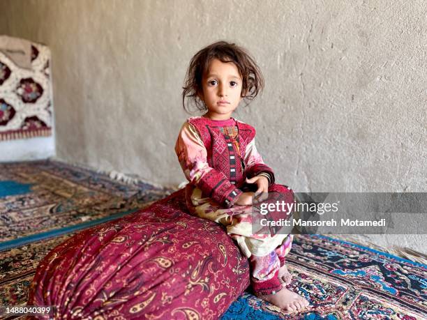 little beautiful iranian girl - two young arabic children only indoor portrait stock-fotos und bilder