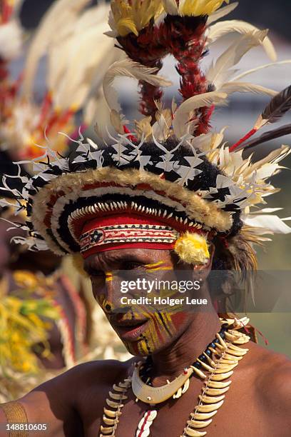 papua new guinean of inawi tribe, port moresby cultural festival. - papua new guinea bildbanksfoton och bilder